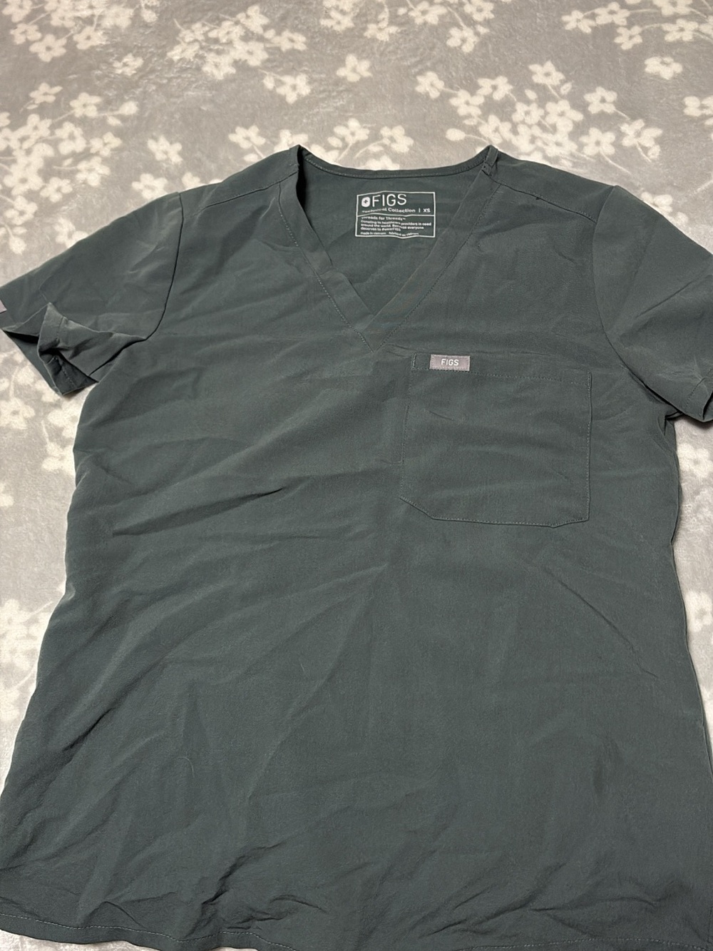 FIGS women’s V-Neck Top in Deep Green